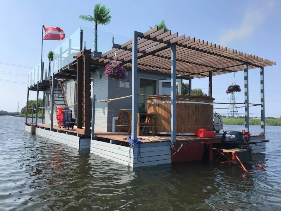 Houseboat On The Water Hotel Liepāja Kültér fotó