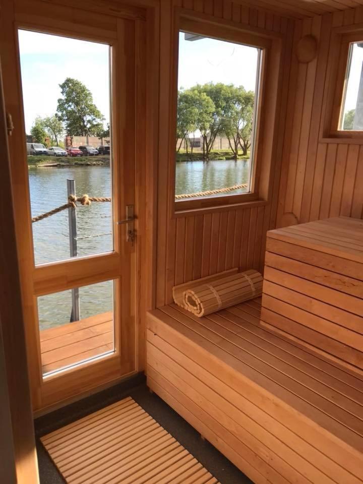 Houseboat On The Water Hotel Liepāja Kültér fotó
